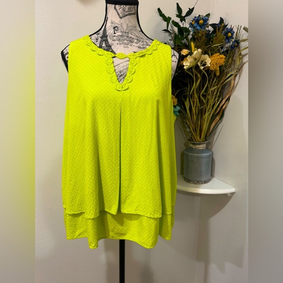 Crown & Ivy Lace trim/ layered Vibrant Green Sleeveless Women's Top size Large - Picture 1 of 10